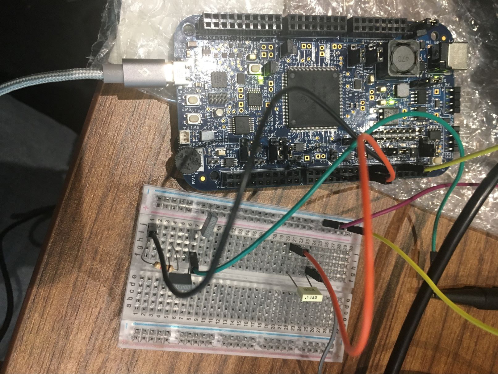 The circuit on breadboard designed to eliminate the DC offset.